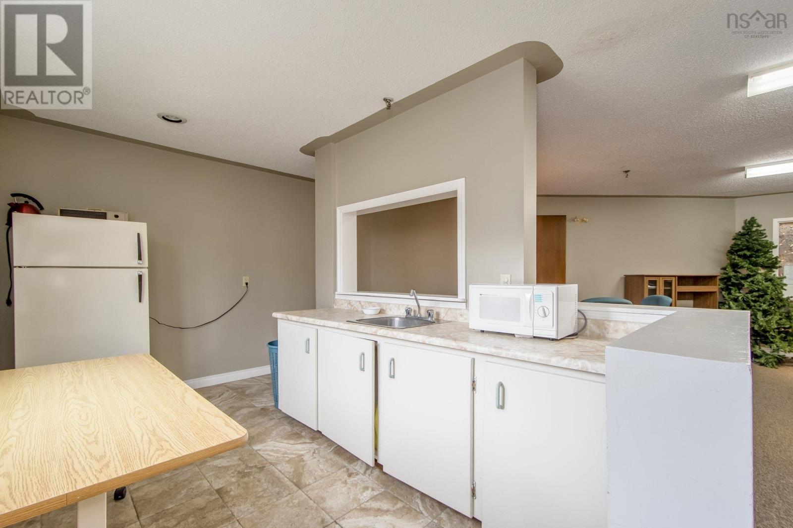 Property 33 of 35 of #417 15 Langbrae Drive