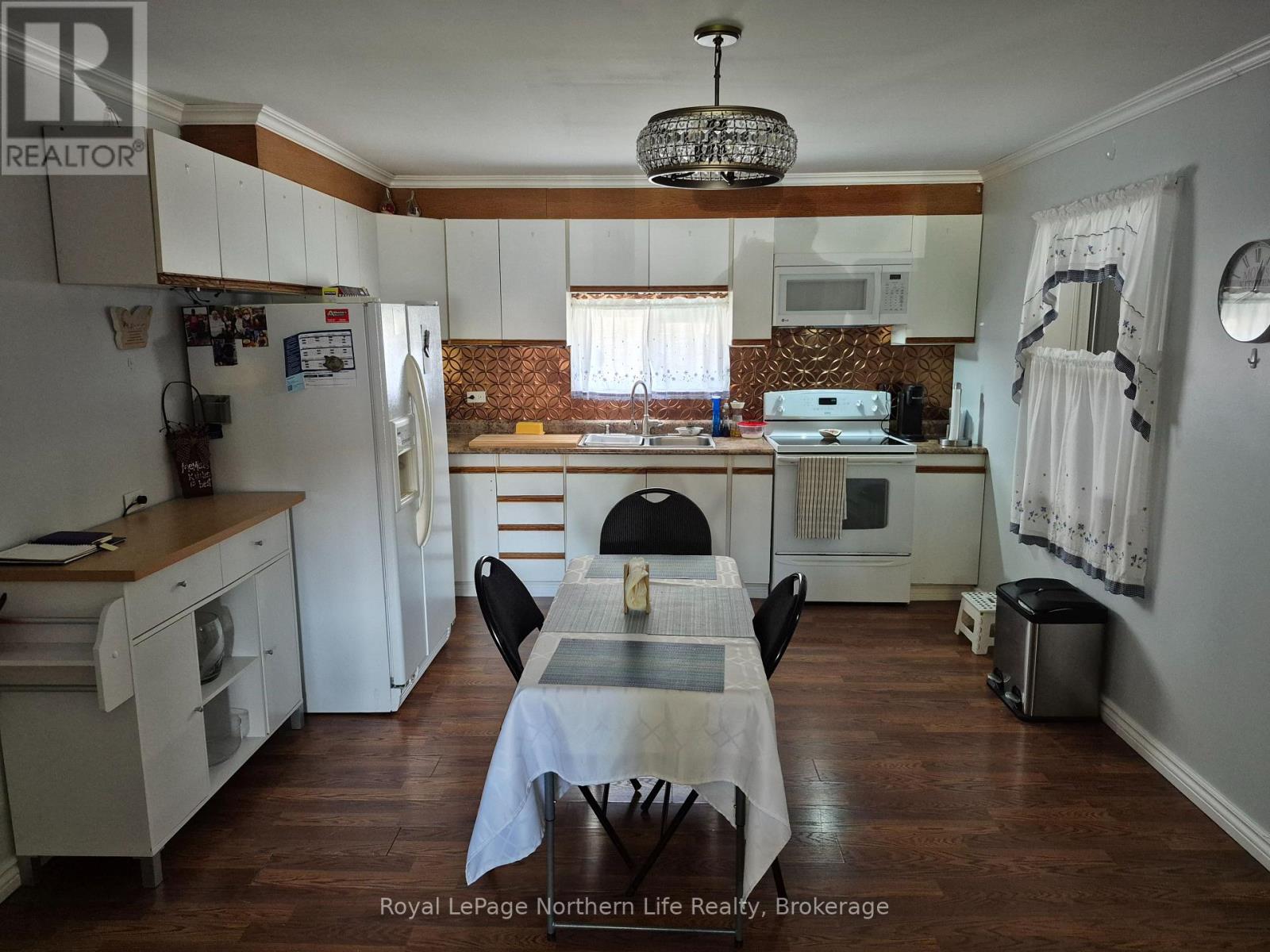 398 MCKENZIE STREET - 6