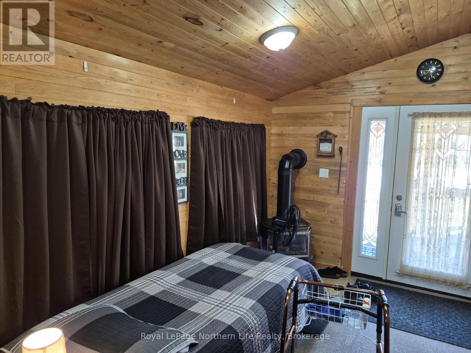 398 MCKENZIE STREET - 8