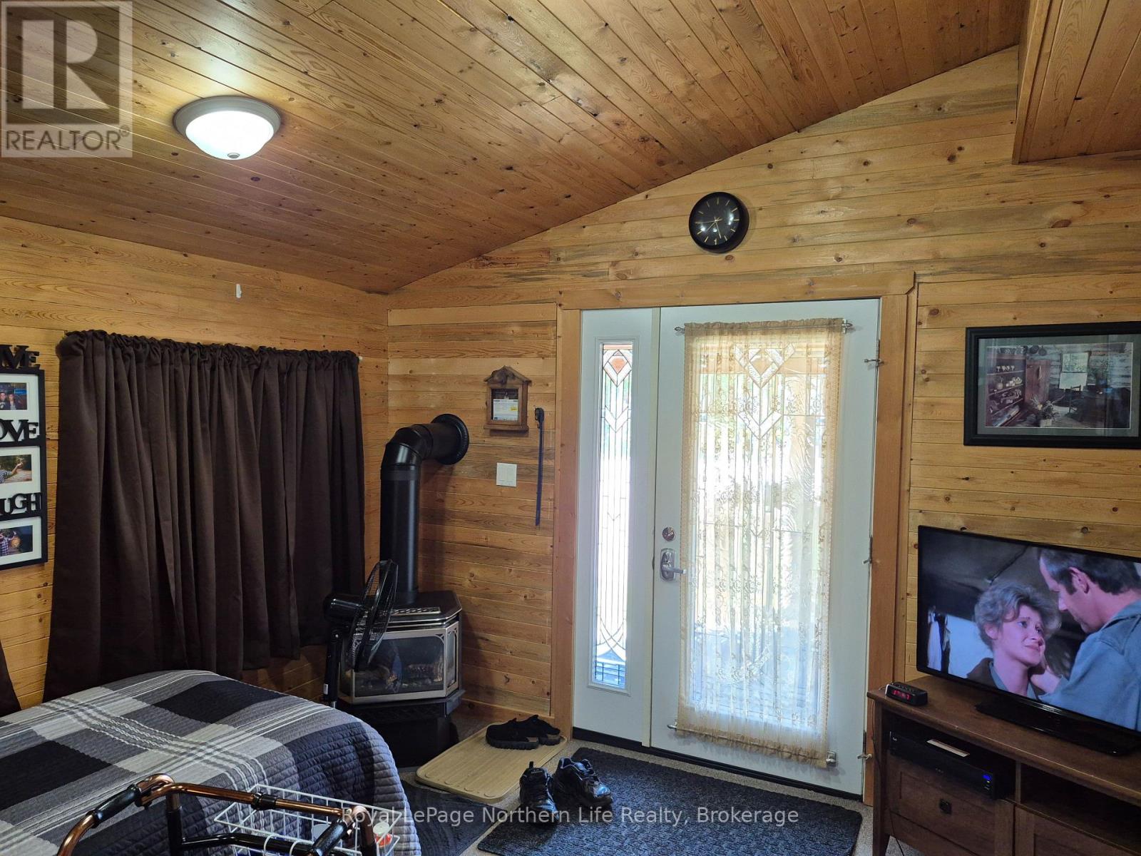 398 MCKENZIE STREET - 9