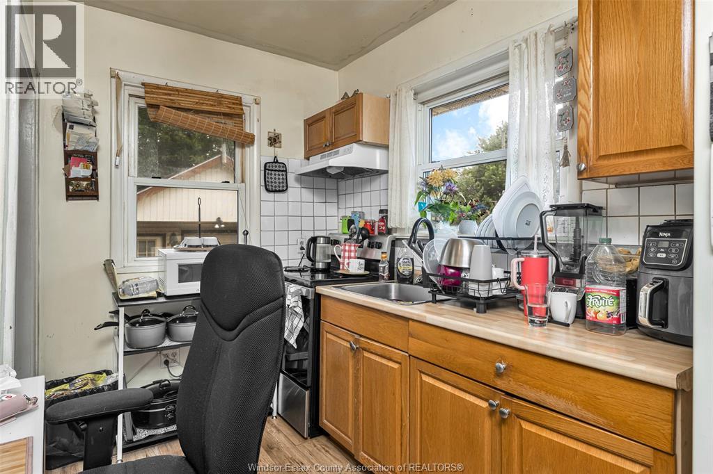 1547 ELLROSE AVENUE - 16