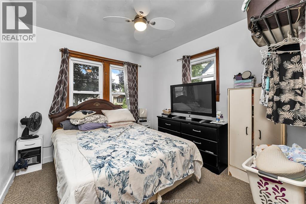 1547 ELLROSE AVENUE - 21