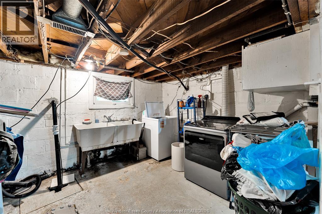 1547 ELLROSE AVENUE - 23