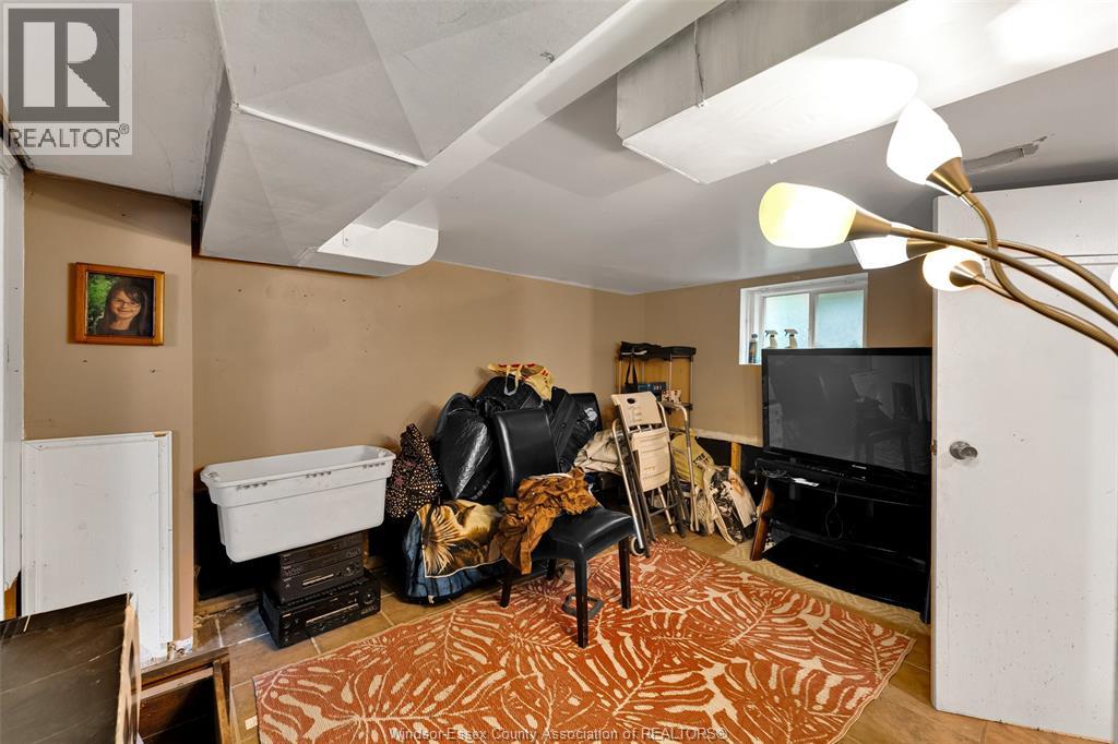 1547 ELLROSE AVENUE - 26