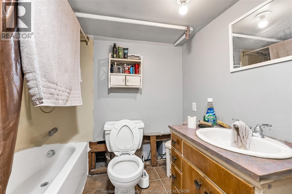 1547 ELLROSE AVENUE - Image 28