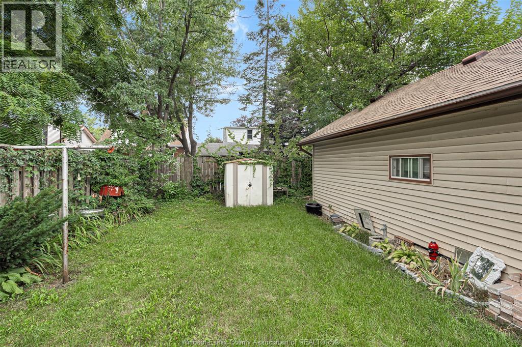 1547 ELLROSE AVENUE - 8