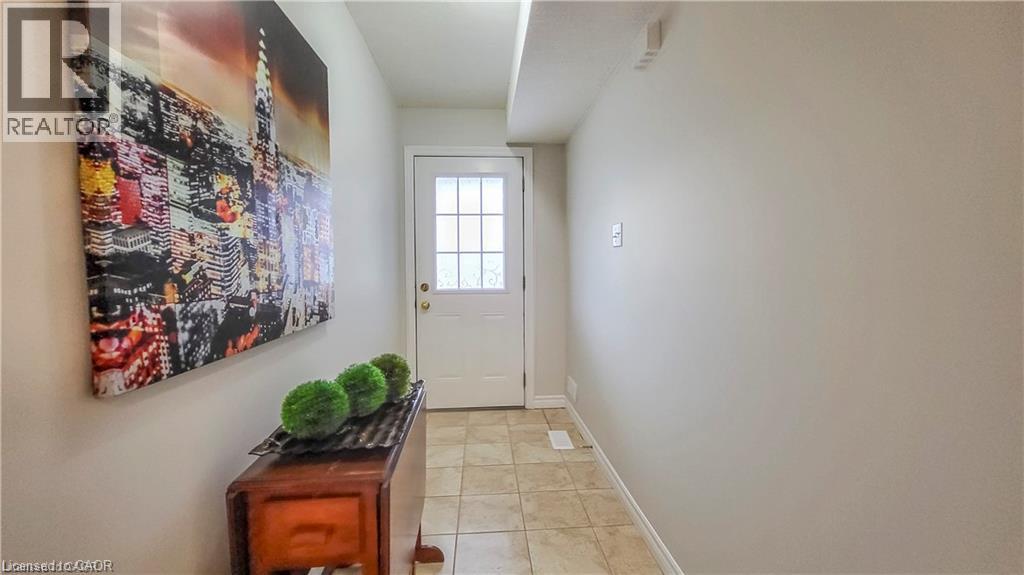 128 UDVARI Crescent Unit# A — photo 3