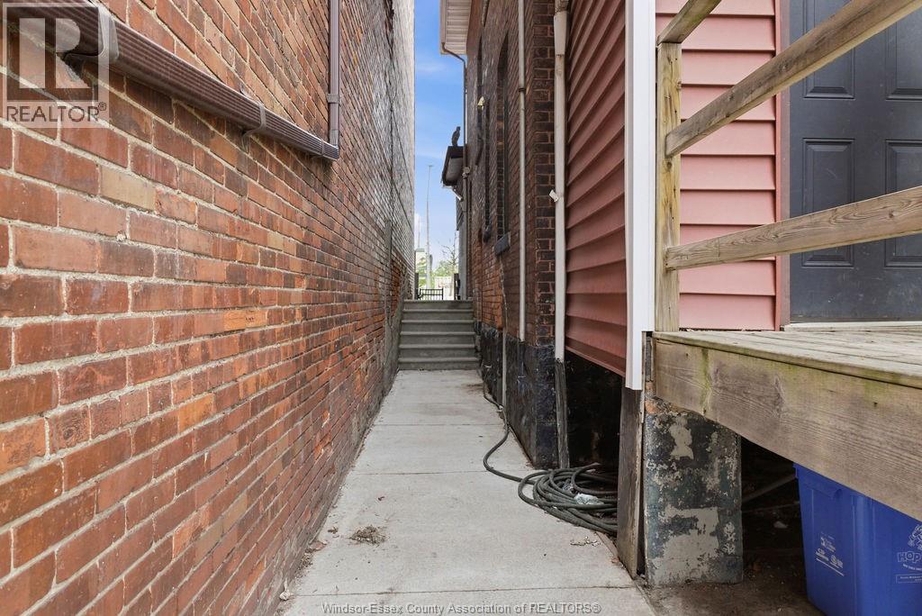 1453-1455 WYANDOTTE STREET - Image 39