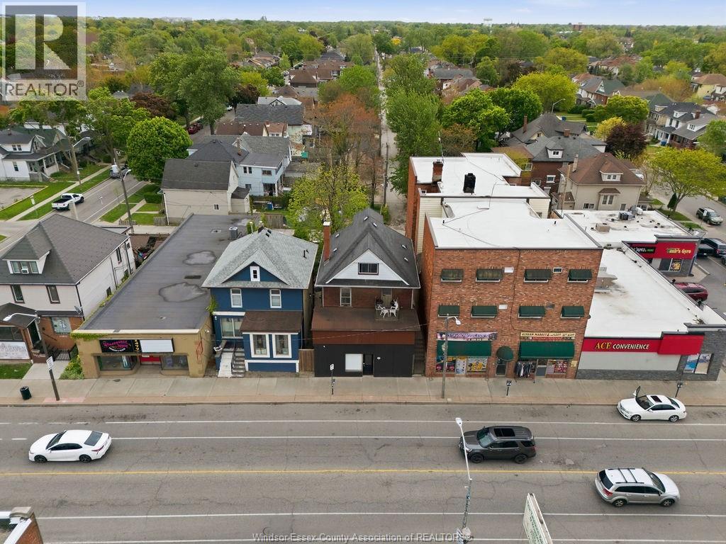 1453-1455 WYANDOTTE STREET - 44
