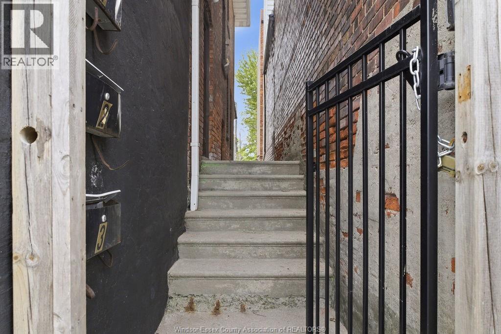 1453-1455 WYANDOTTE STREET - 8