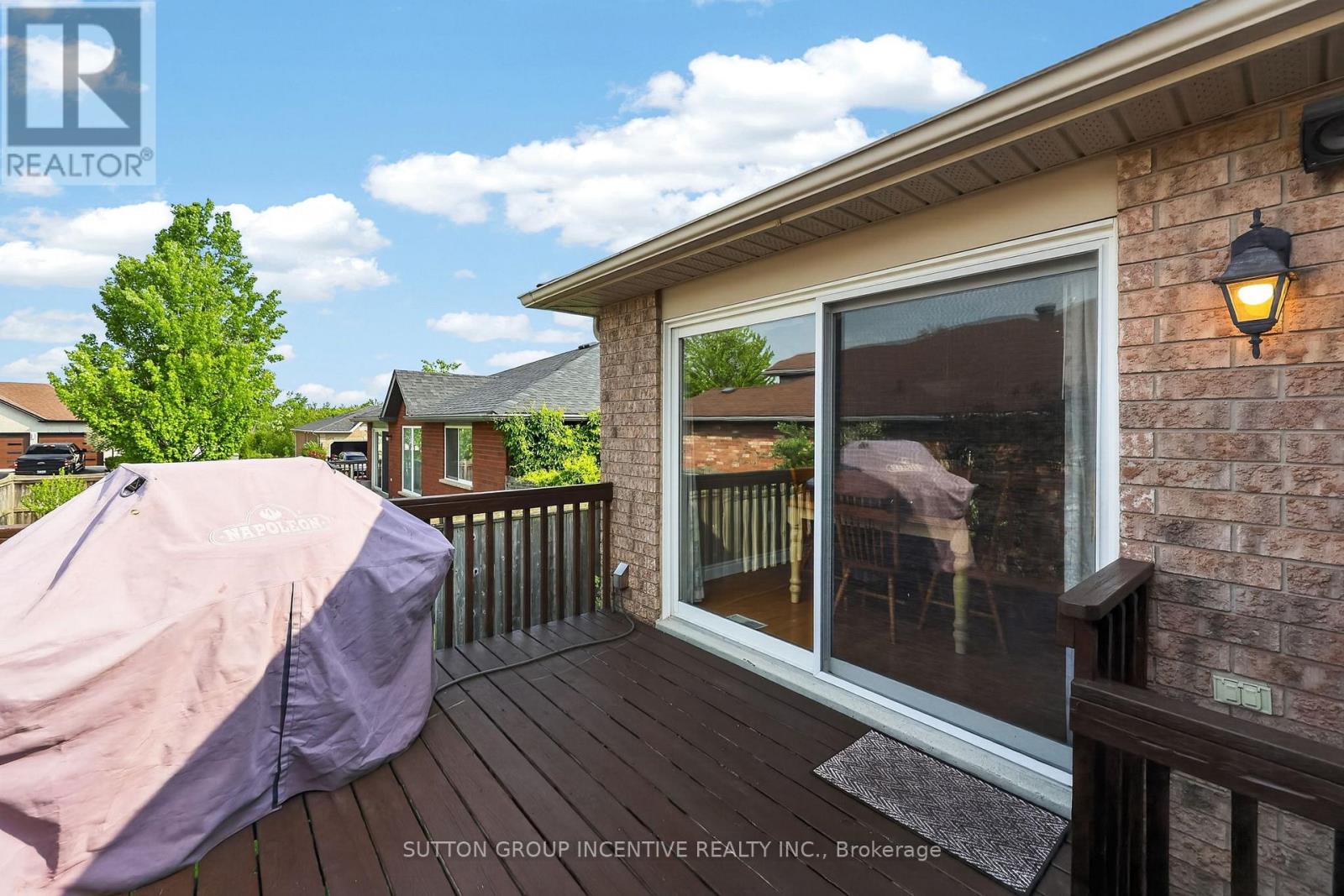 101 LION'S GATE BOULEVARD - Image 17