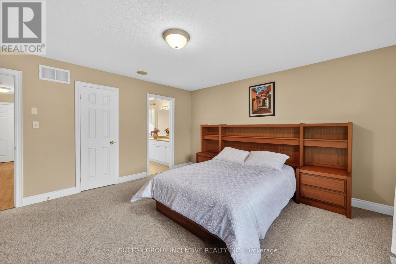 101 LION'S GATE BOULEVARD - Image 22