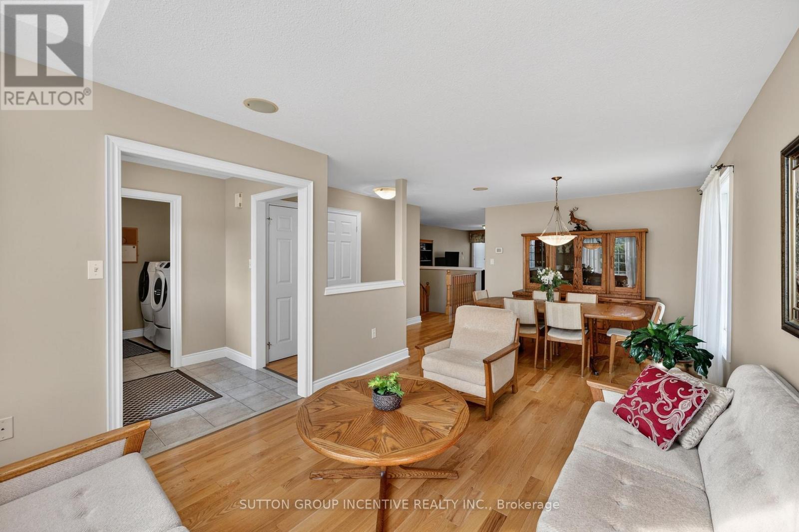 101 LION'S GATE BOULEVARD - Image 41