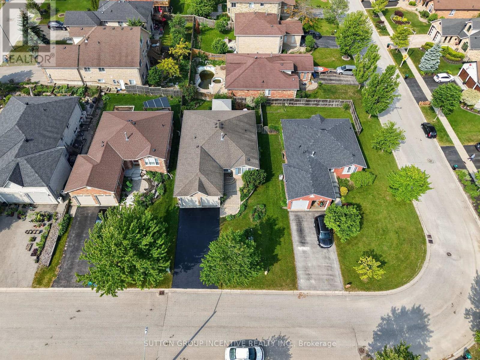 101 LION'S GATE BOULEVARD - Image 45