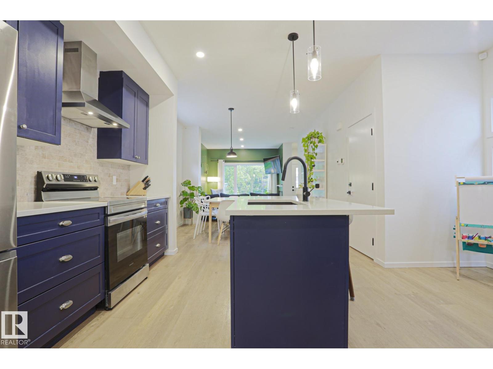 12020 125 ST NW - 10