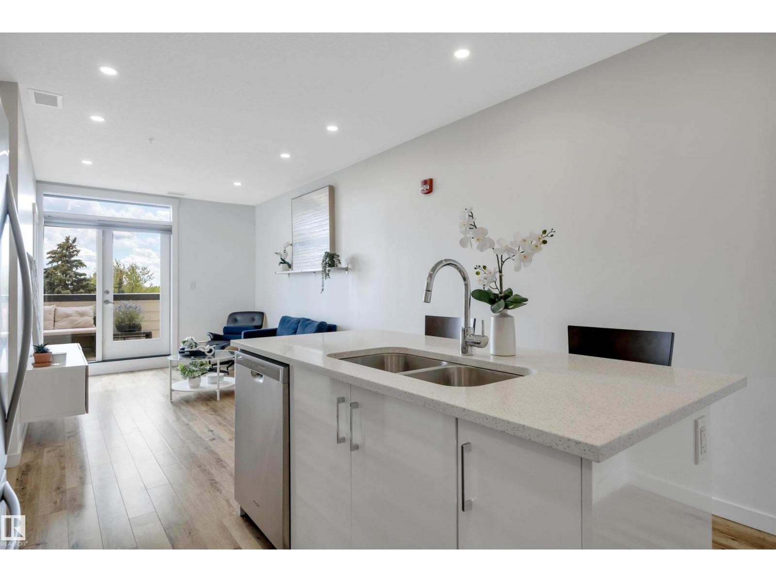#410 11503 76 AV NW - 10
