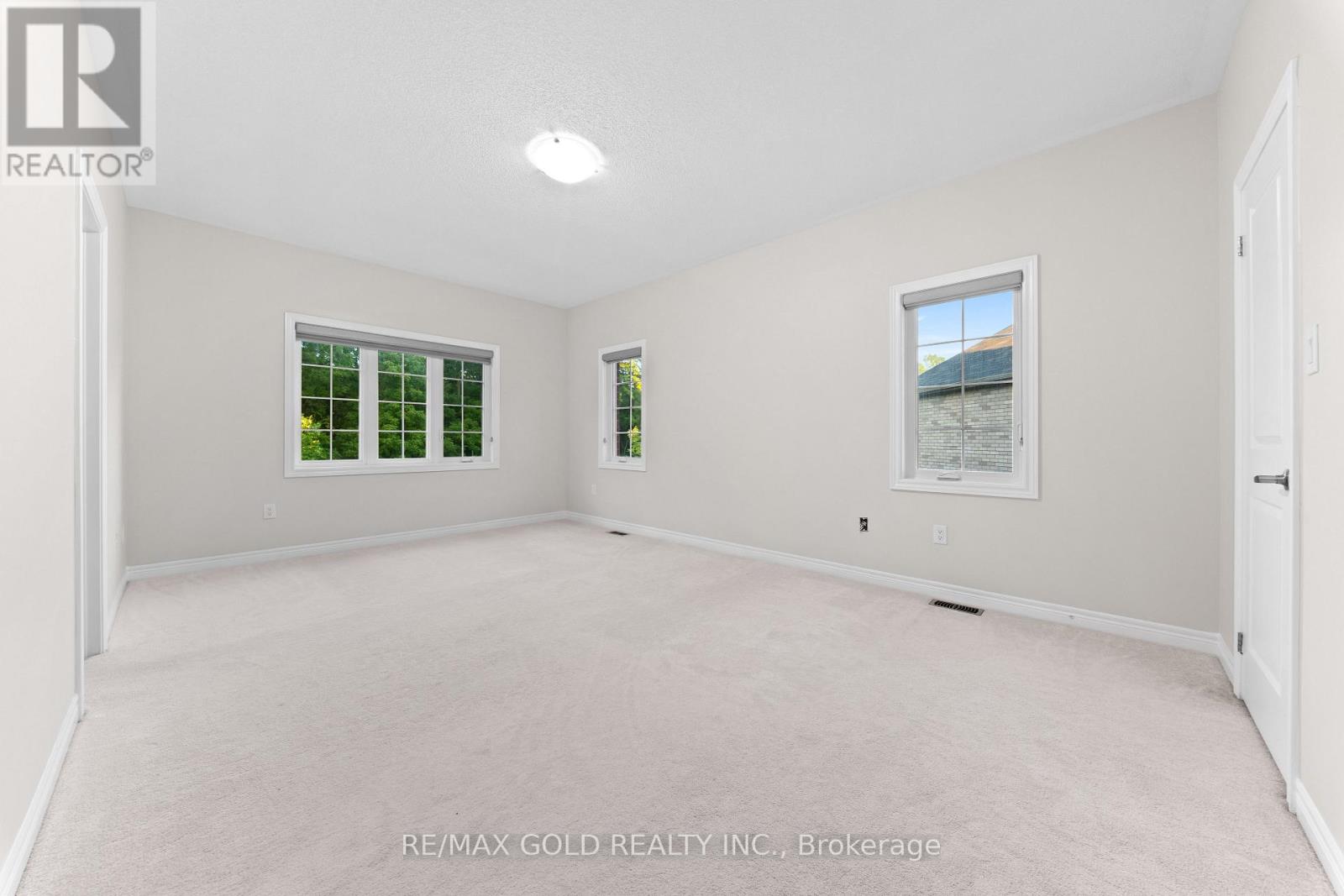 26 UNWIND CRESCENT - 14