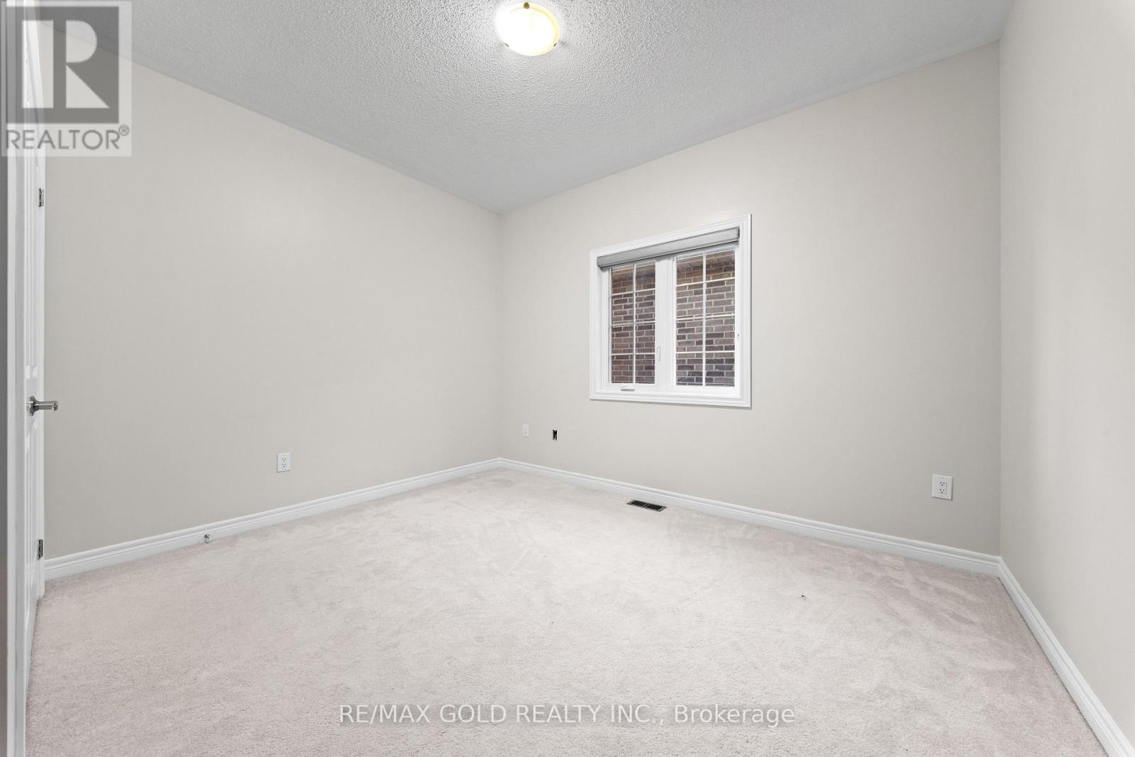 26 UNWIND CRESCENT - 18
