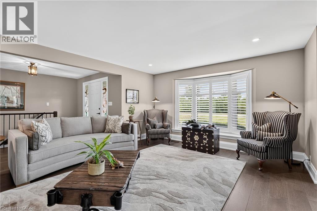 233 CAIRNS Crescent - 9