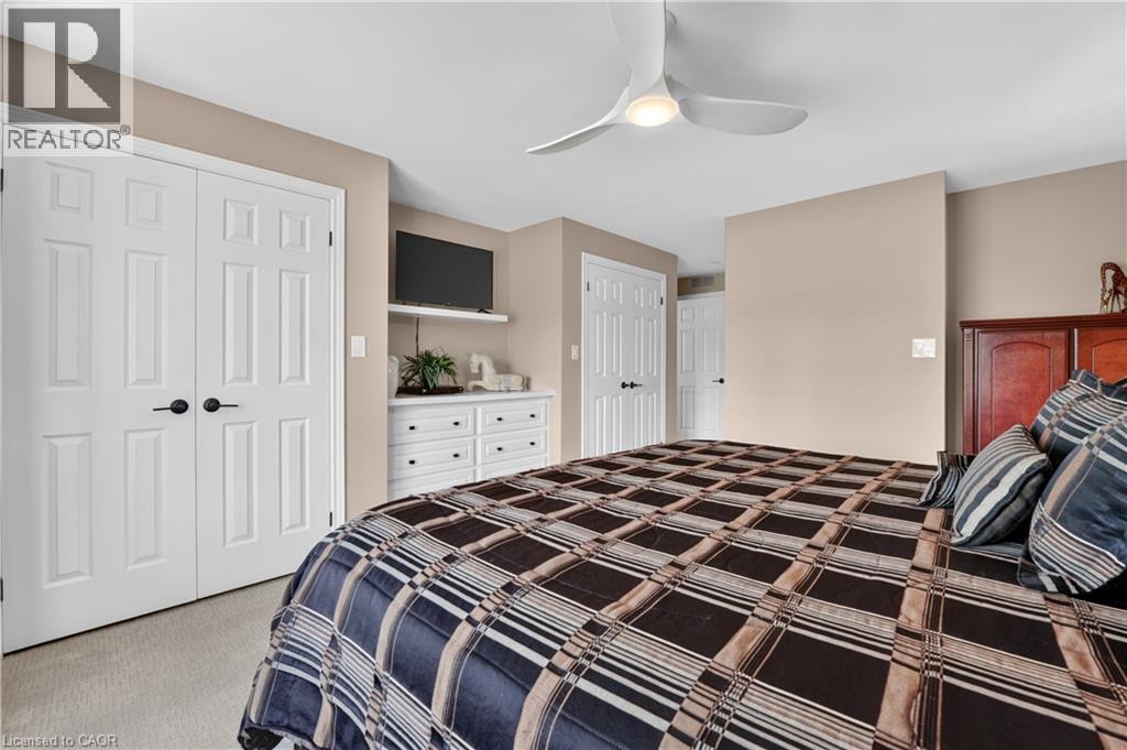 233 CAIRNS Crescent - Image 18