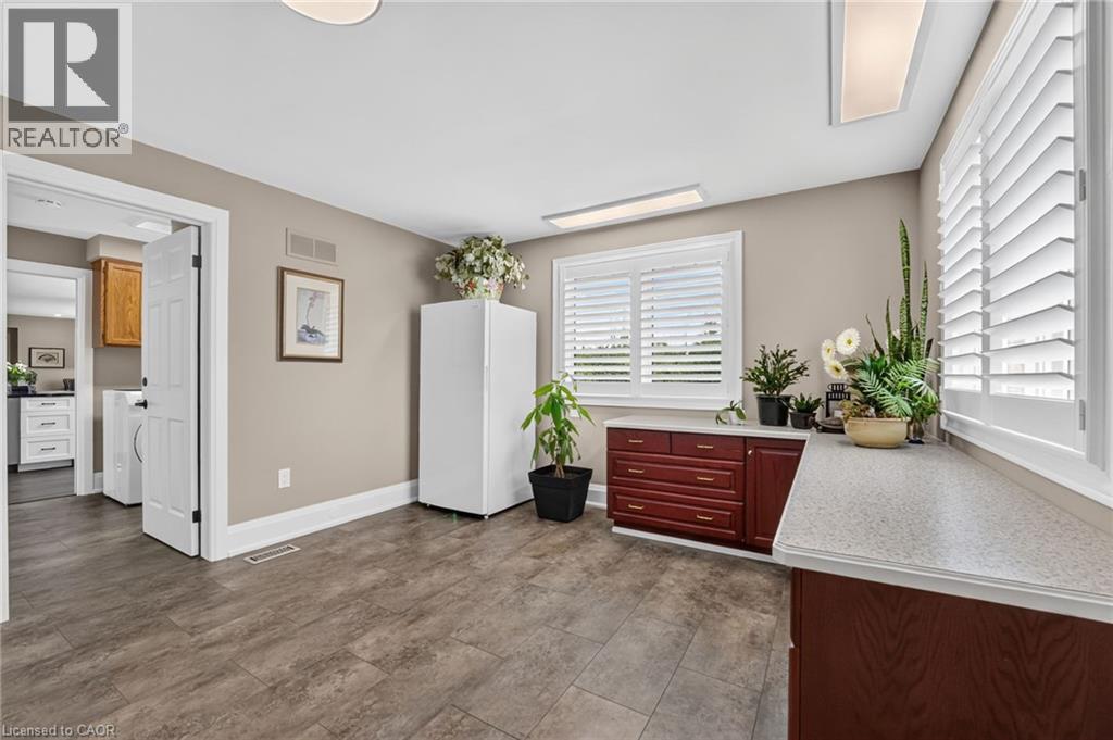 233 CAIRNS Crescent - 29