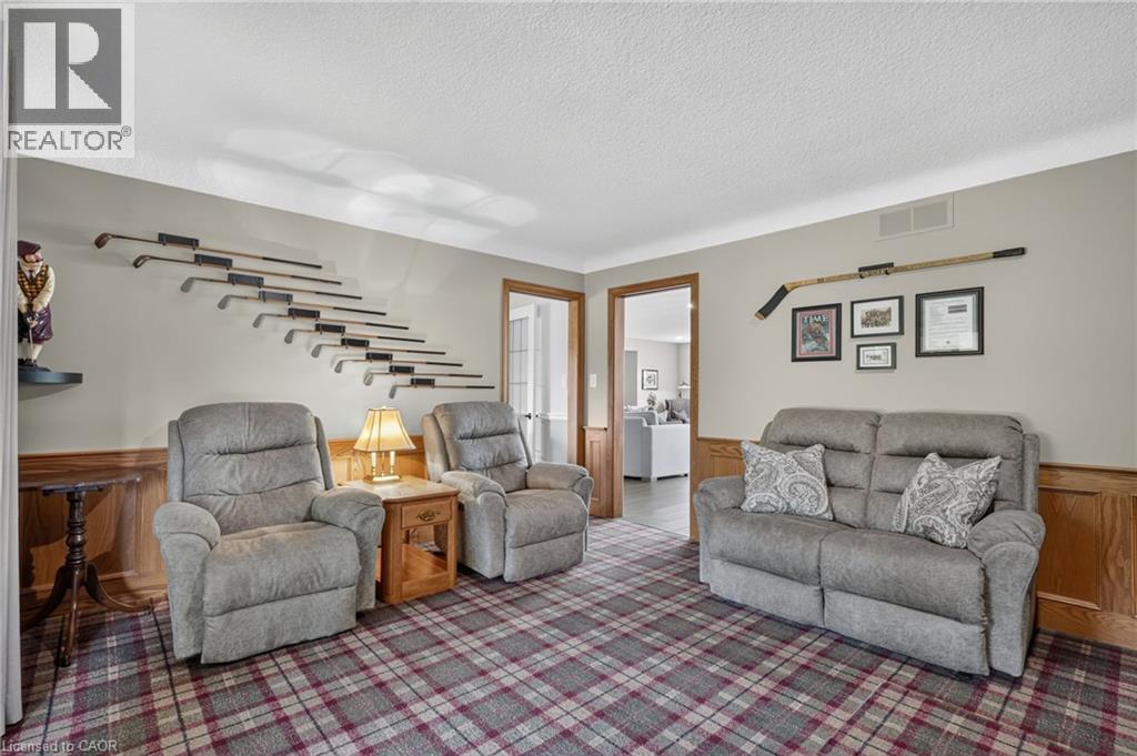 233 CAIRNS Crescent - Image 25