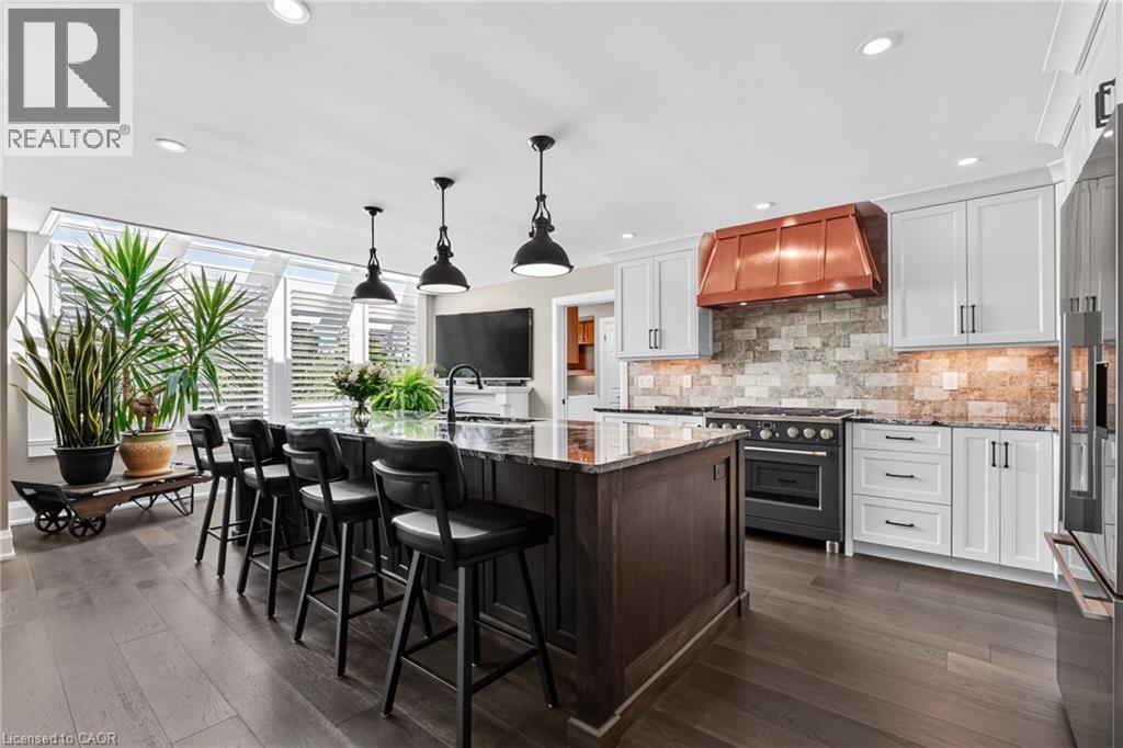 233 CAIRNS Crescent - 11