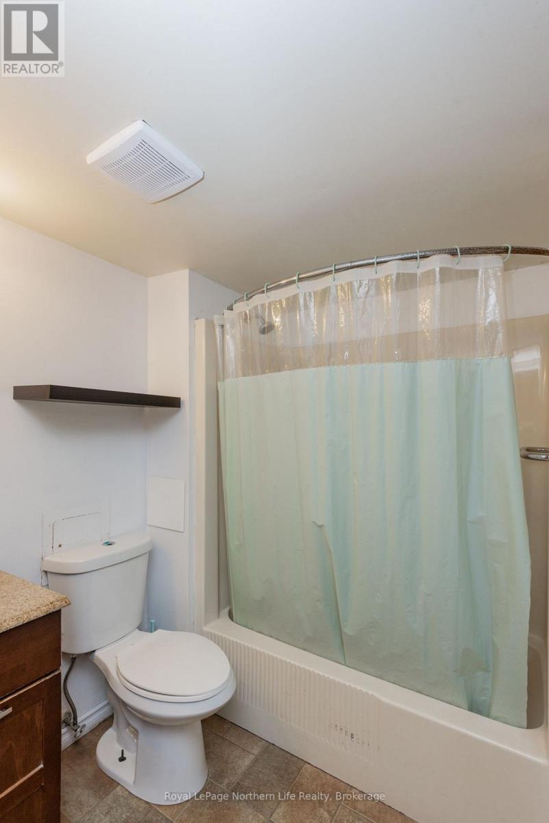 #407 330 SIXTH AVENUE W - 23