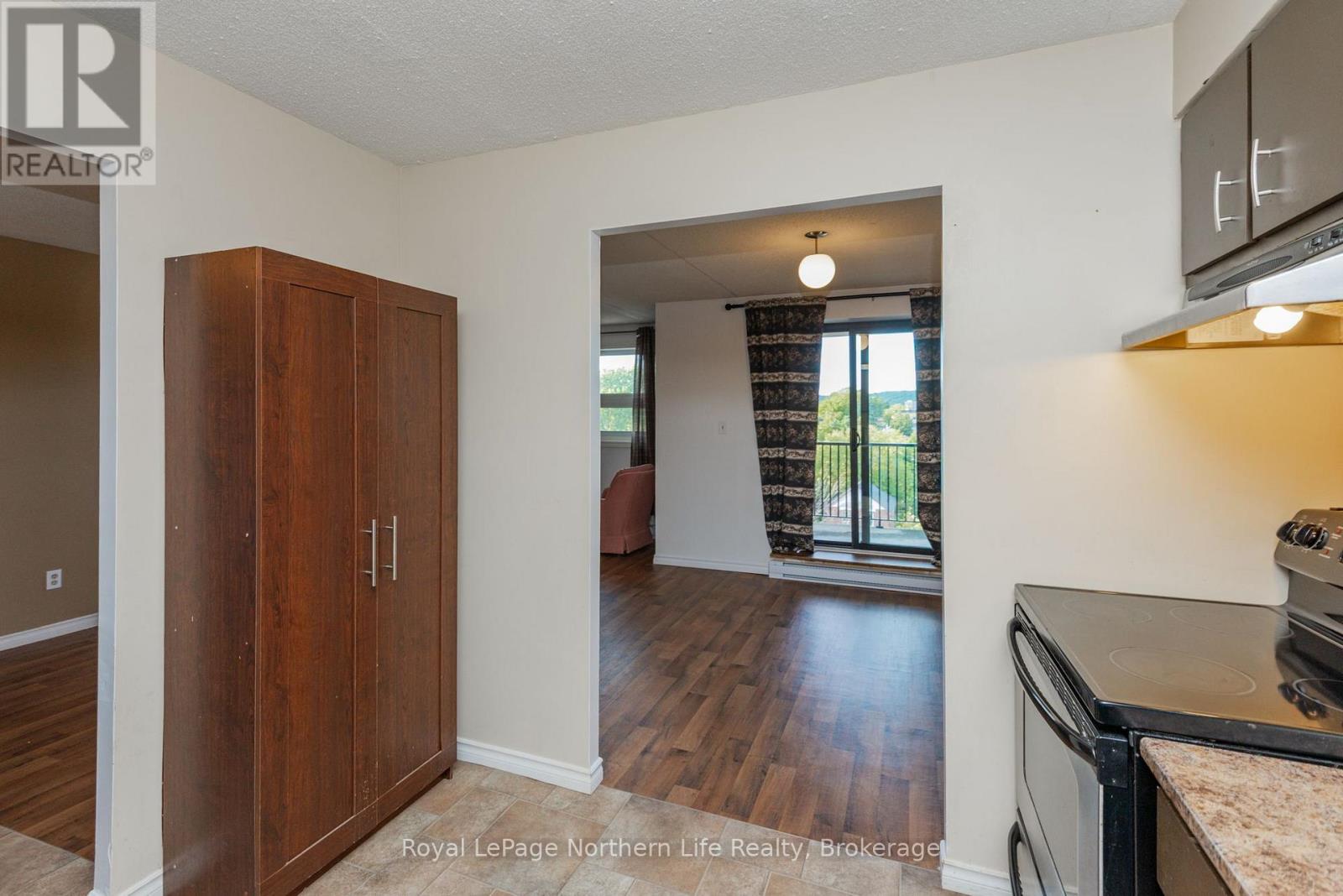 #407 330 SIXTH AVENUE W - Image 13