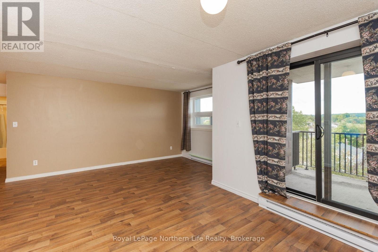 #407 330 SIXTH AVENUE W - 9