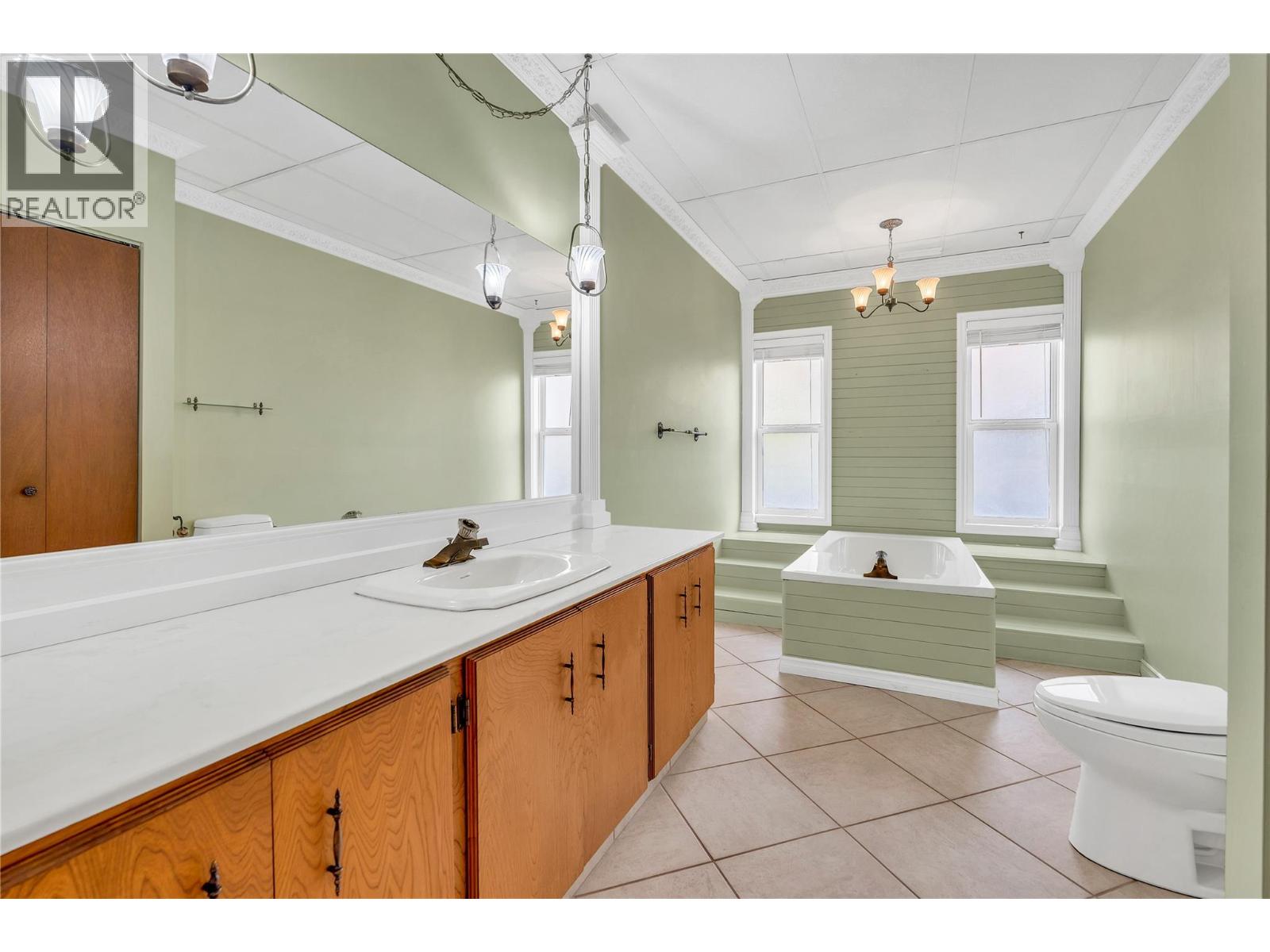760 Hudson Street - 26