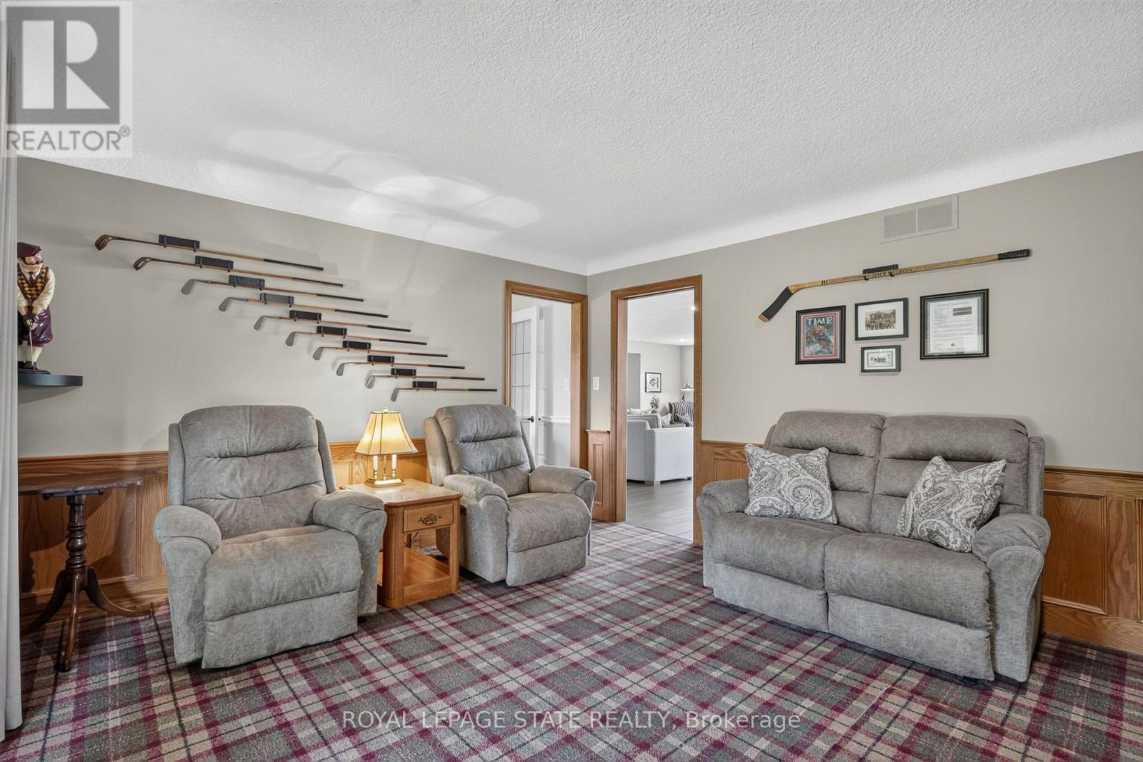 233 CAIRNS CRESCENT - Image 24