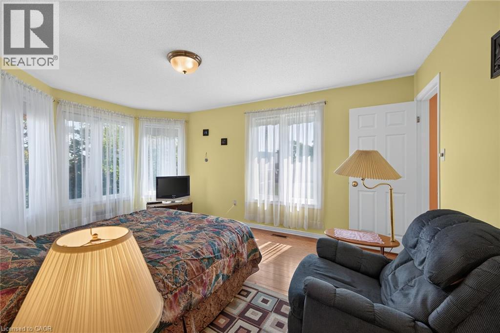 #45 502 BARTON Street - Image 32