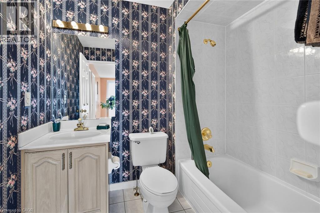 #45 502 BARTON Street - Image 41