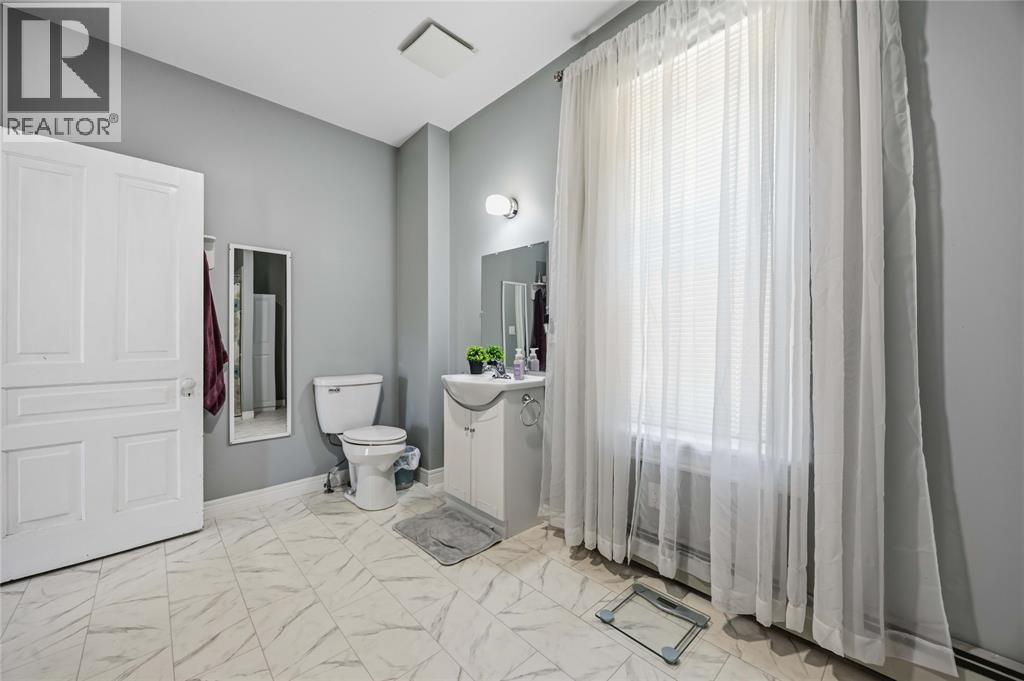 454 MAUDE STREET - 18