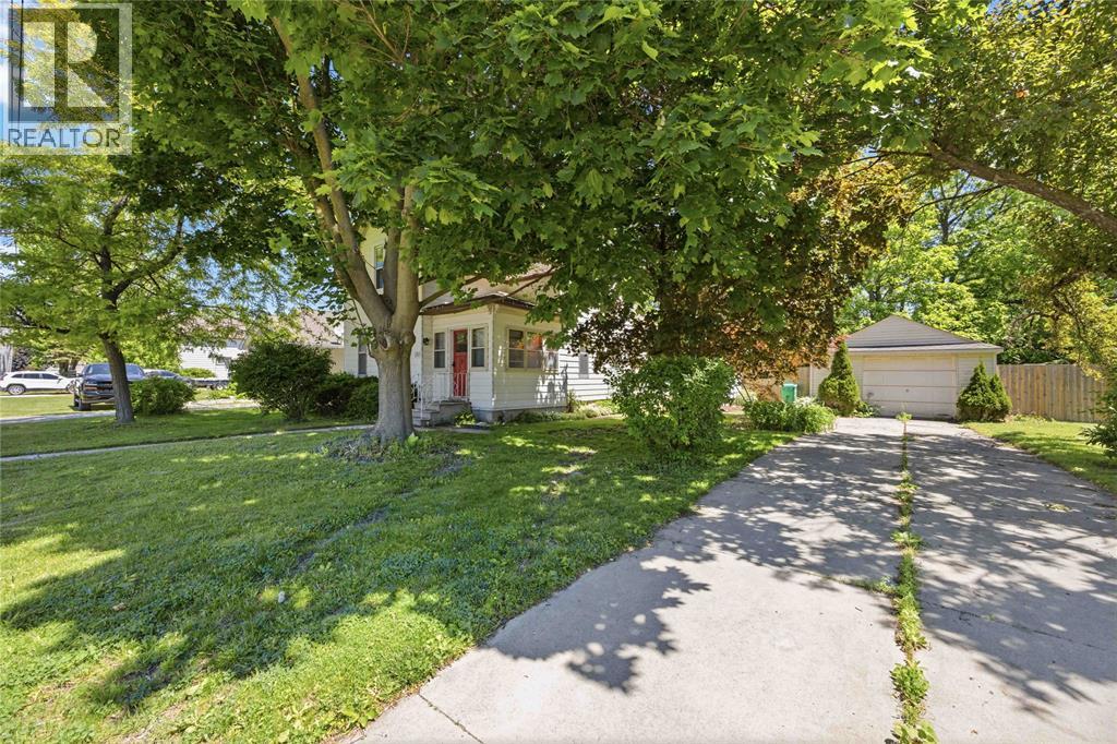 454 MAUDE STREET - 4