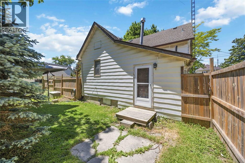 454 MAUDE STREET - Image 32