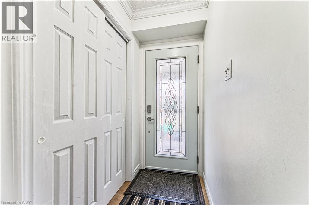 98 MONTEAGLE Crescent — photo 3