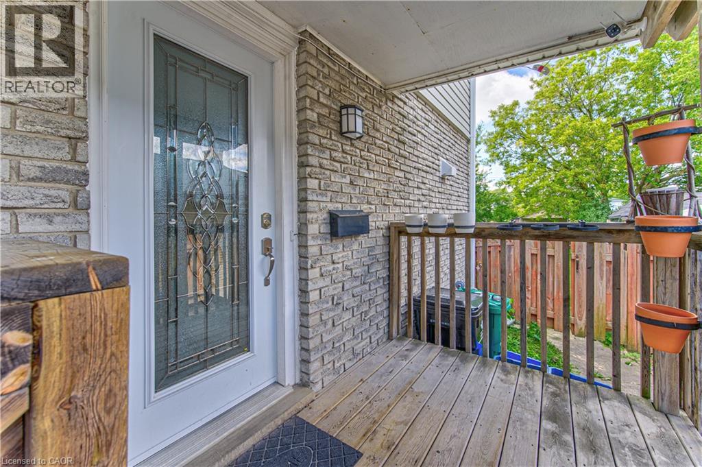 98 MONTEAGLE Crescent — photo 2