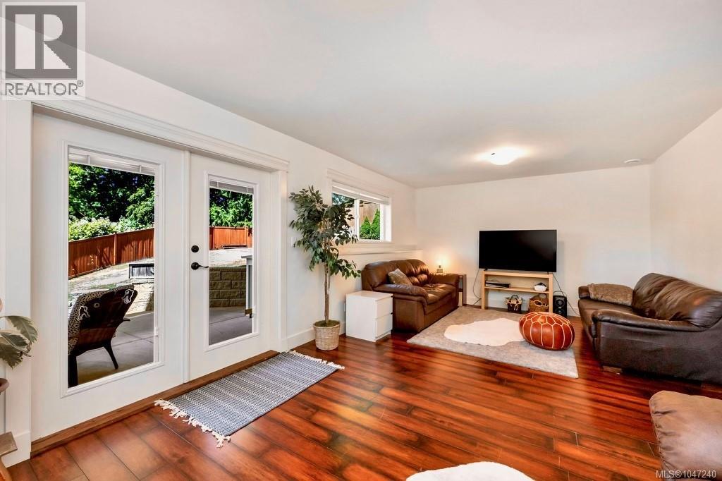 897 Pratt Rd - Image 40