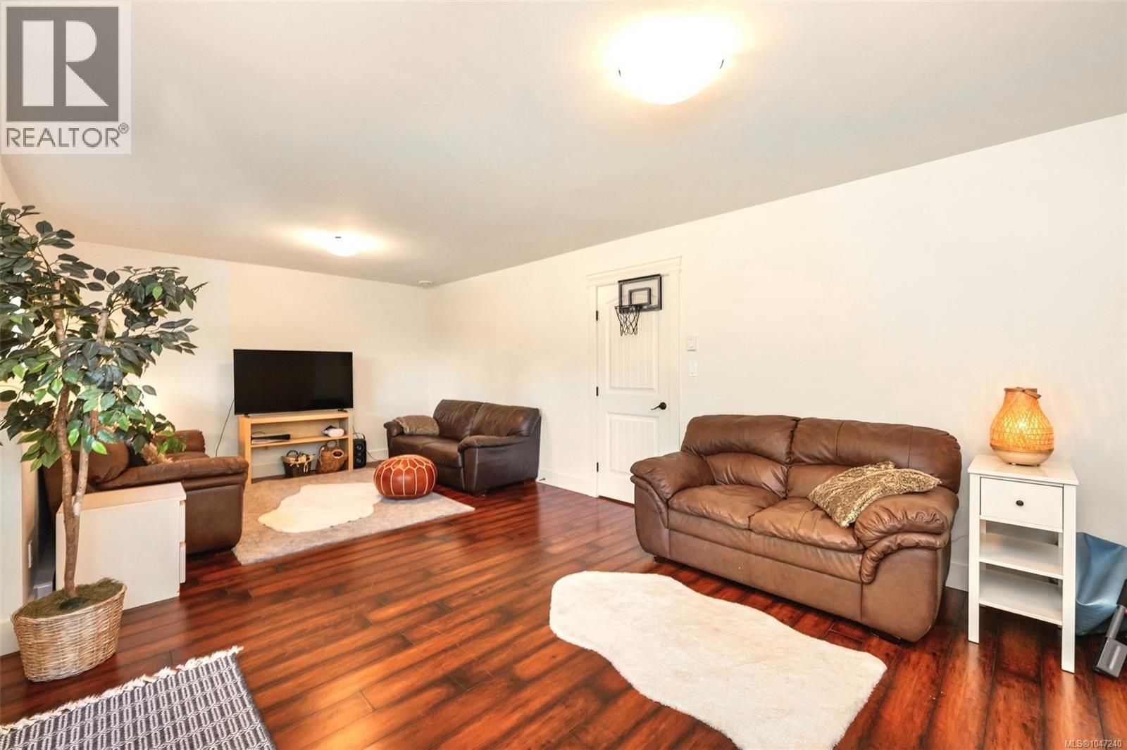897 Pratt Rd - Image 41