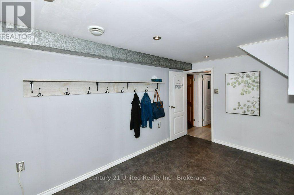 10 KIRKWOOD CRESCENT - 34