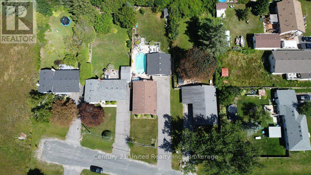 10 KIRKWOOD CRESCENT - 45