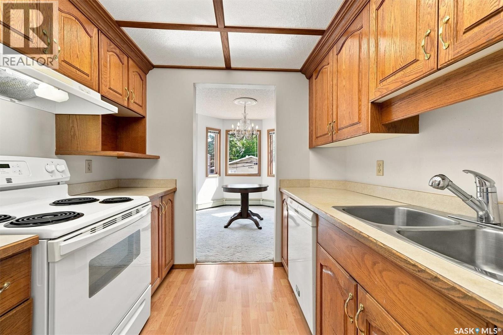#202 1215 Louise AVENUE - 12