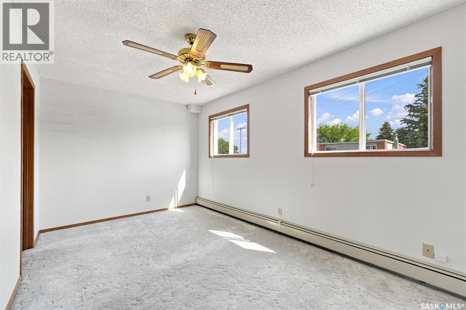 #202 1215 Louise AVENUE - 17
