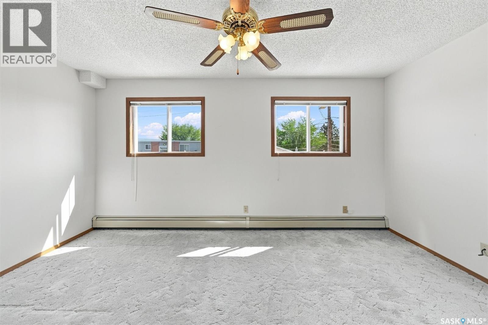#202 1215 Louise AVENUE - 18