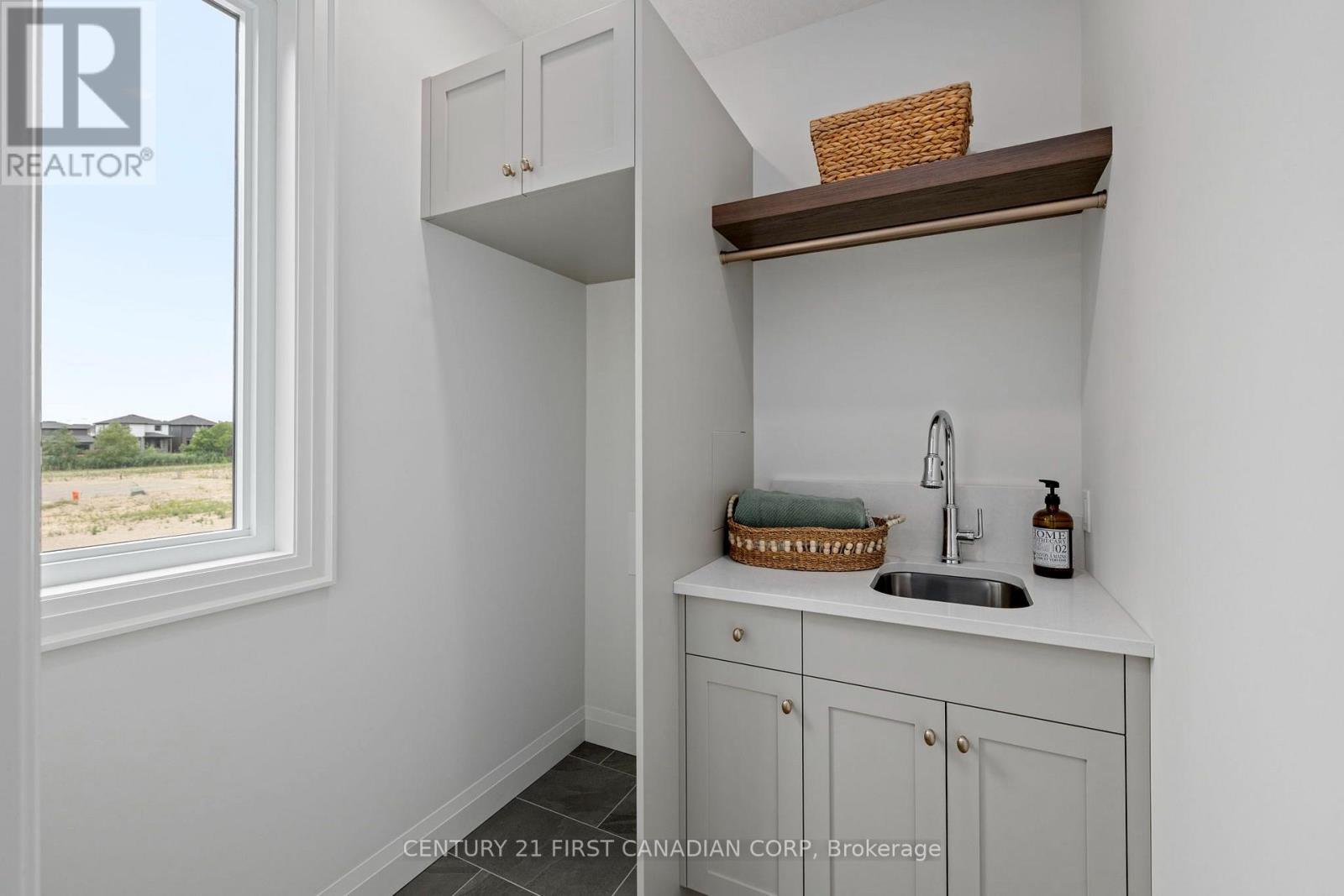 876 WHITE PINE STREET - Image 18