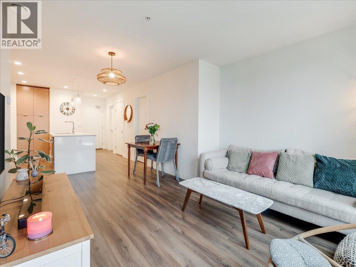 406 108 E 8TH STREET, North Vancouver