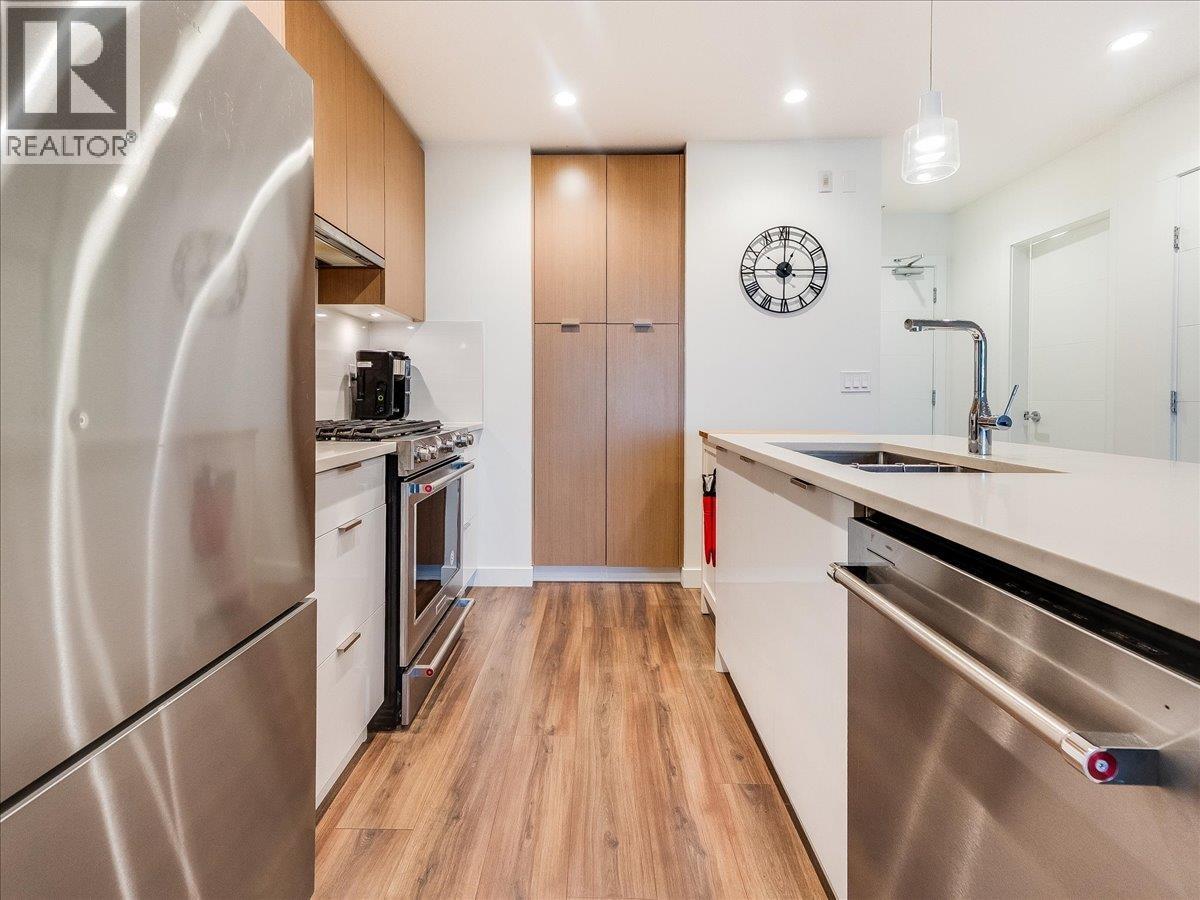 406 108 E 8TH STREET, North Vancouver
