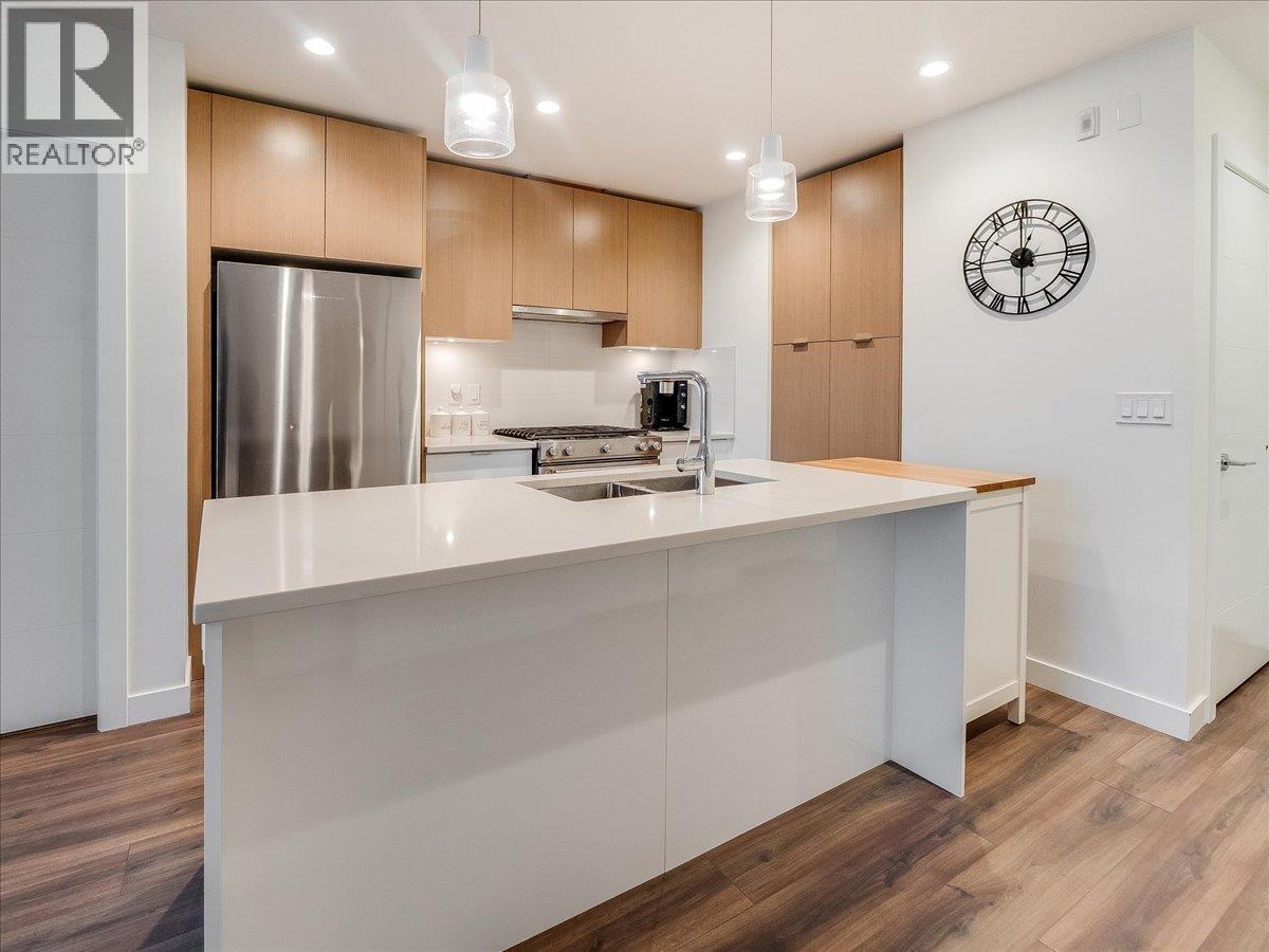 406 108 E 8TH STREET, North Vancouver